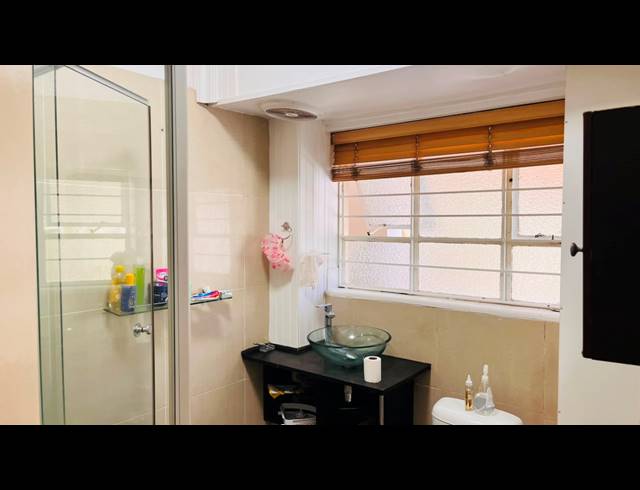 1 BEDROOM FLAT TO LET IN ESSENWOOD